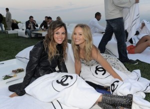 Rachel Bilson and Kristen Bell at the party.