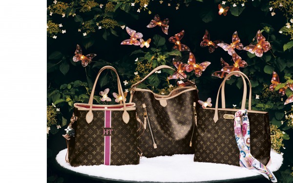 The Neverfull bag (left) comes in the Mon Monogram design where you can choose the colour of the lining and how your personal initials should look like.