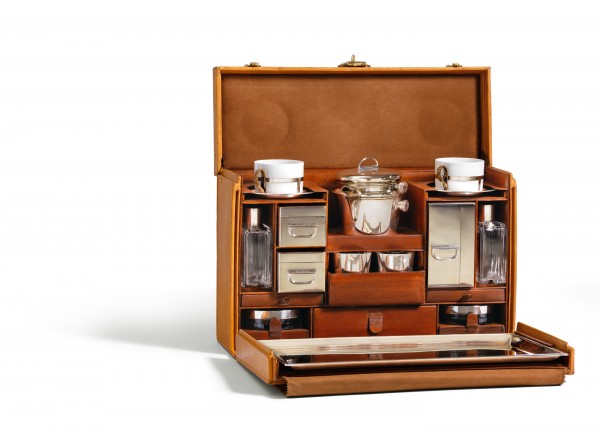 Covered leather tea case, 1926 ©Louis Vuitton/Patrick Gries
