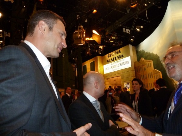 Vitali Klitschko speaks to Ion Tiriac