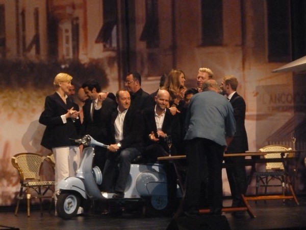 Peter Lindbergh took a photo of the Oscar-like crowd on stage.