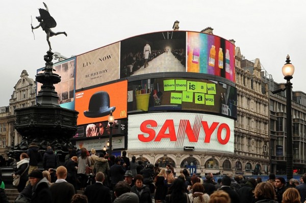 Live stream at Piccadilly Circus