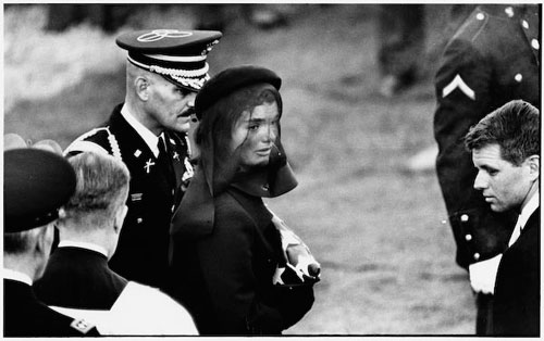 Elliott_Erwitt_Photo_Jacqueline_Kennedy_Arlington_1963_JFK_Funeral