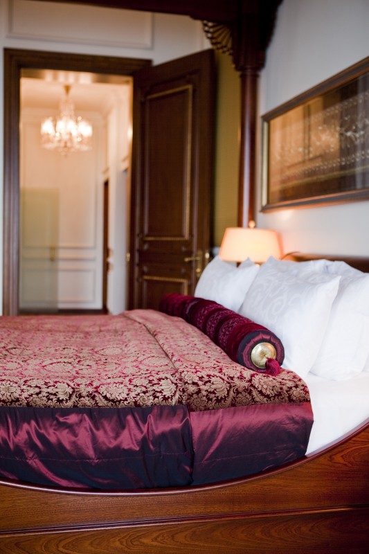 ciraganpk_sultan suite master bedroom 3