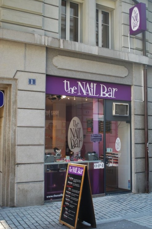 Nail Bar 1