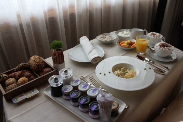 Alpina_Gstaad_breakfast