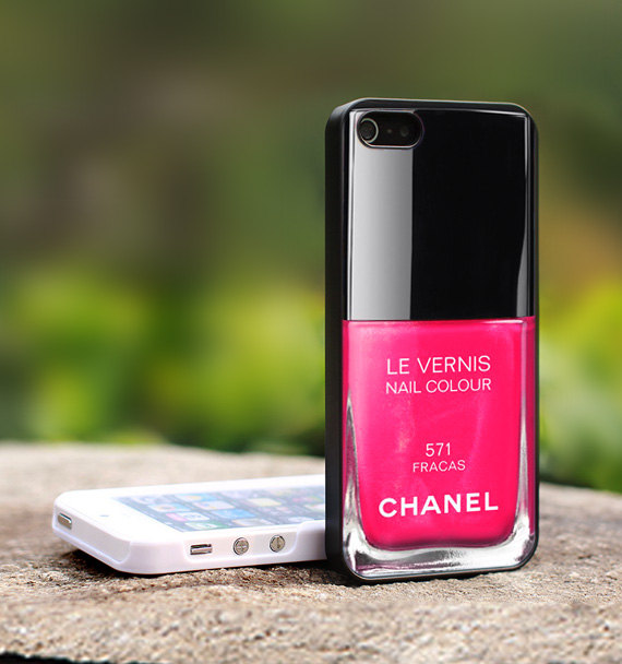 Chanel_iPhone_Fracas