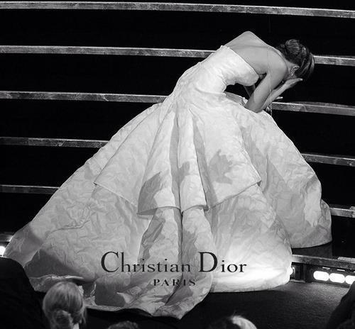 Dior_Jennifer_Lawrence_fell