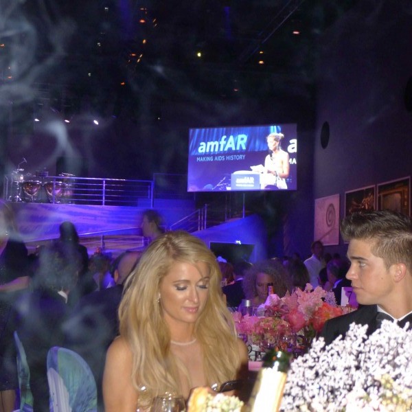 Paris_hilton-amfar