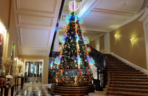 Dolce Gabbana Christmas Tree_claridges