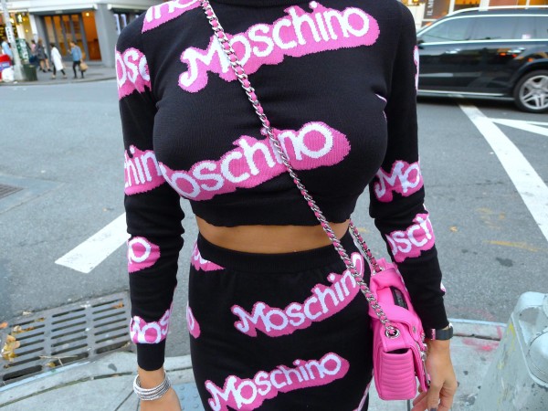1Close up Moschino Barbie
