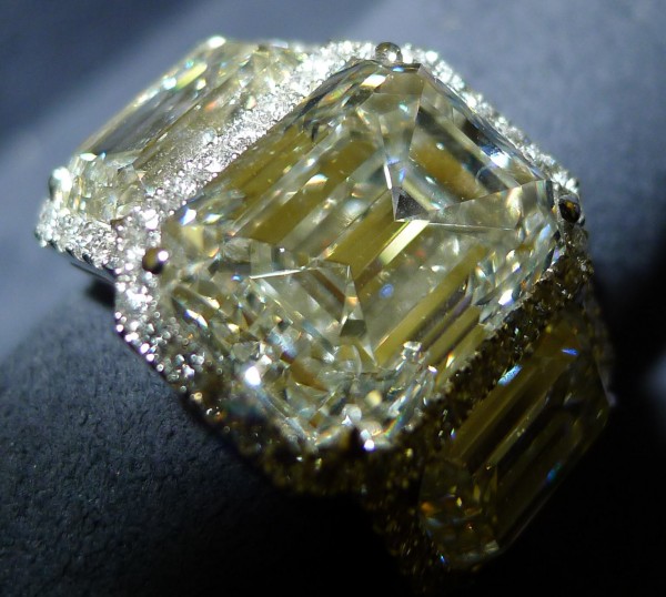 Diamond ring yellow by Vainard Fine Jewellery