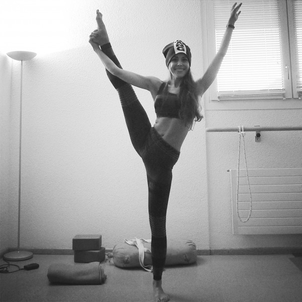 Sandra Bauknecht in Wang x HM -yoga