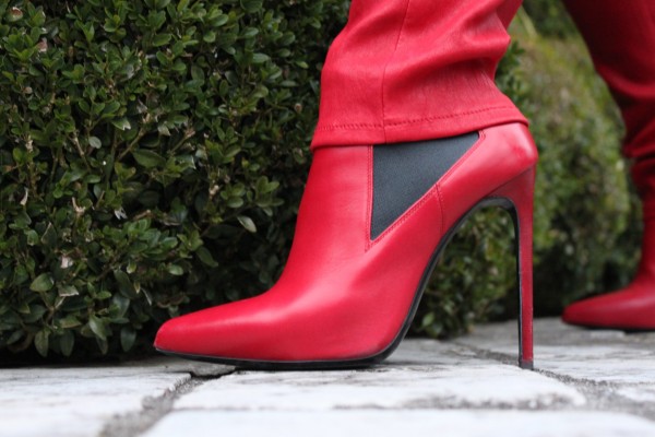 Red Shoes Saint Laurent