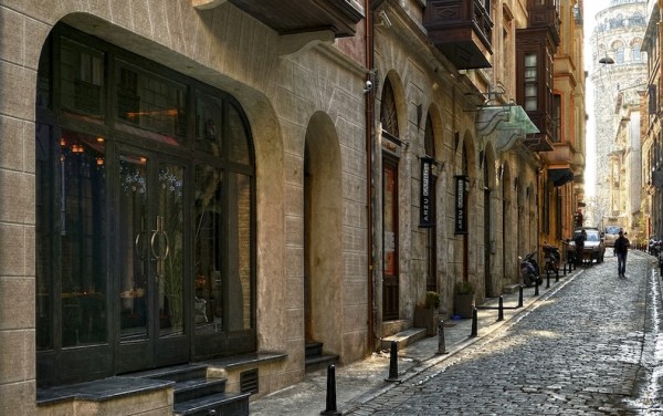 Georges_Hotel_Istanbul_Boutique_Hotel-Hotel_Entrance_with_Galata_Tower