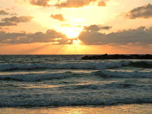 Tel_Aviv_Beach-Metzitzim_Beach-20000000001593709-500x375