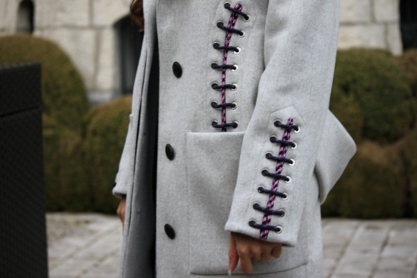 Shoe_lace_coat_grey_Balenciaga