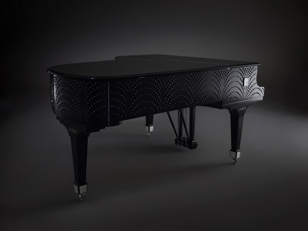 Steinway-sons-designed-by-lalique--masque-de-femme-piano--packshot-closed-black-bg---LaliqueSA
