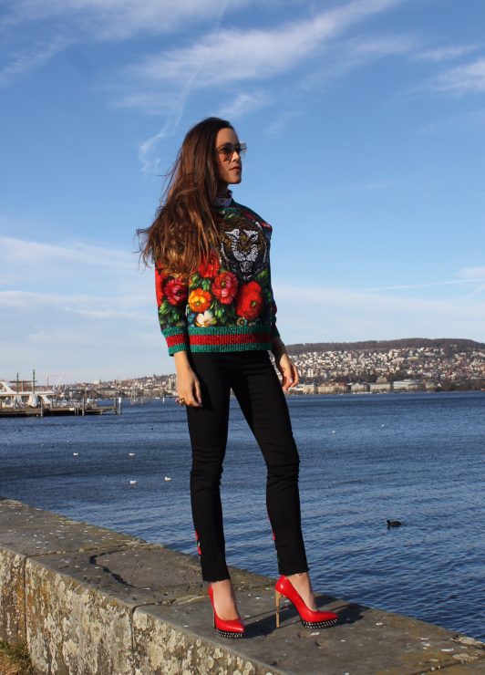 Sandra_Bauknecht_Gucci_Sweater_Lion_Gucci_Black_Embroidered_Jeans-7