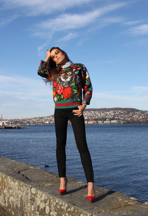 Sandra_Bauknecht_Gucci_Sweater_Lion_Gucci_Black_Embroidered_Jeans-8