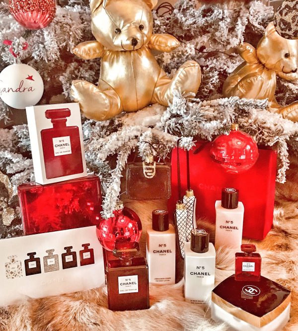 CHANEL N°5: cloaked in red for Christmas! See 5 fabulous