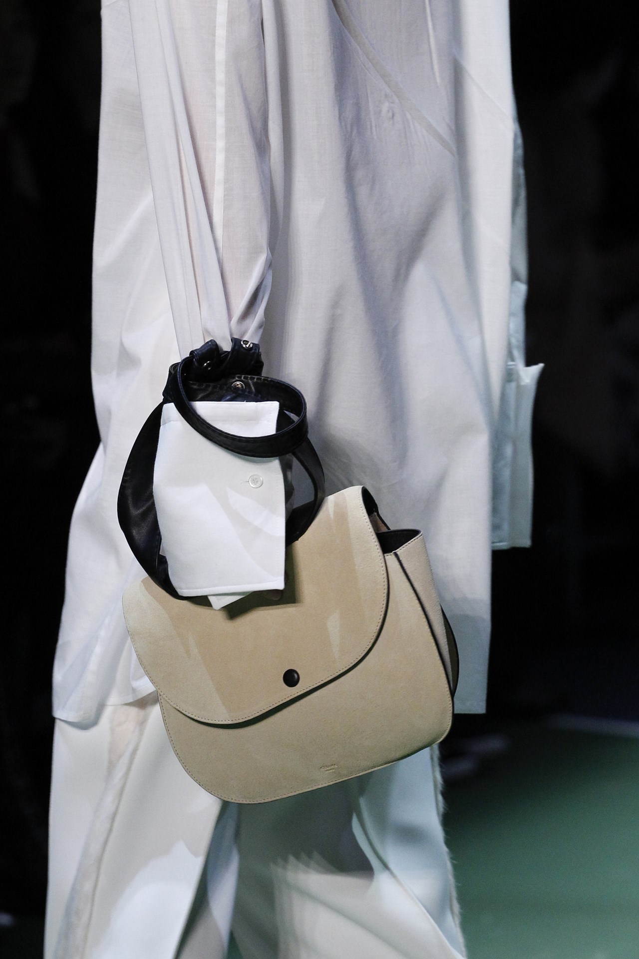 New Ways to Carry Your Bag Sandra‘s Closet