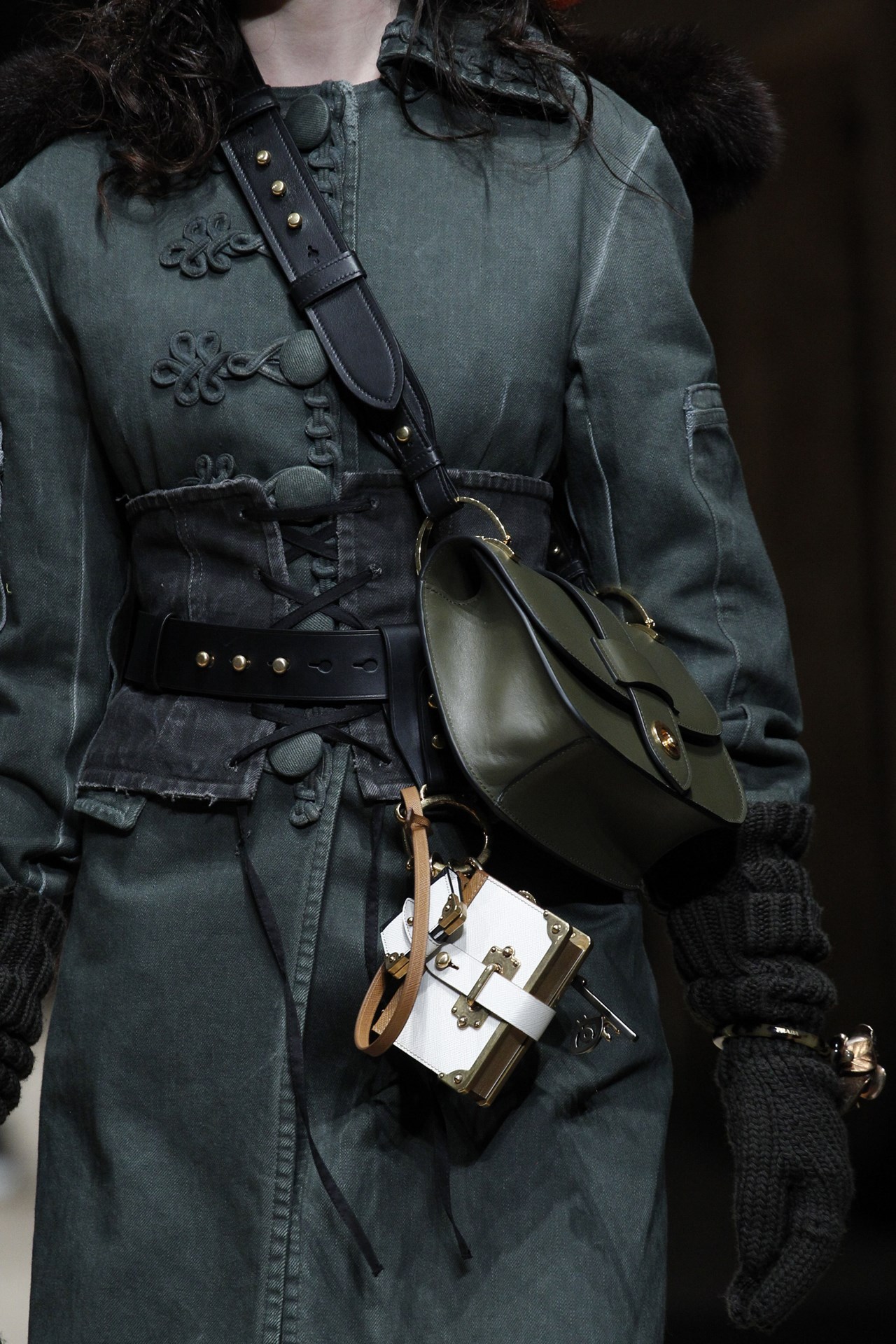 New Ways to Carry Your Bag Sandra‘s Closet