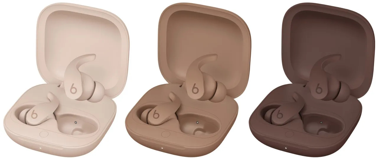 Beats x Kim Kardashian Earbuds Sandra‘s Closet